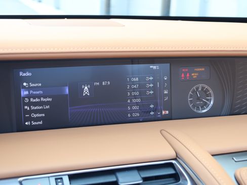 Used 2021 Lexus LC 500 Convertible w/ Touring Package RWD image 23