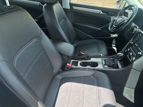 Used 2020 Volkswagen Passat 2.0T SE image 8