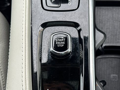 Used 2023 Volvo XC90 B6 Plus image 26