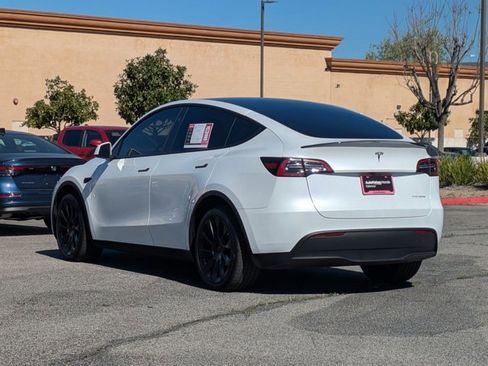 Used 2024 Tesla Model Y Long Range image 8