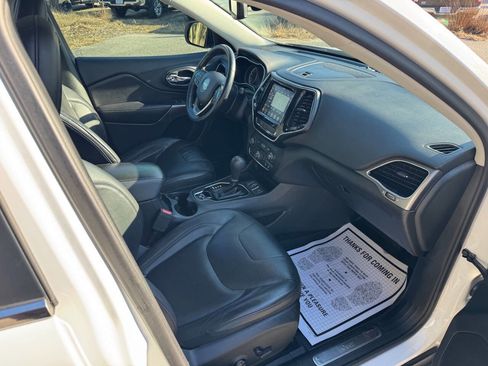 Used 2019 Jeep Cherokee Limited image 17