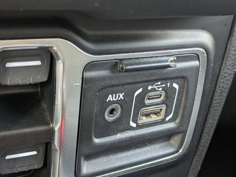 Used 2024 Jeep Wrangler Unlimited Sahara AWD/4WD image 31