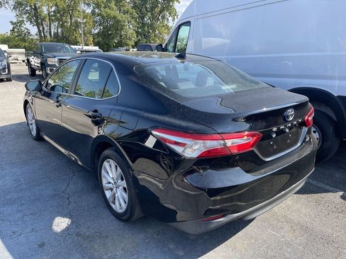 Used 2019 Toyota Camry LE FWD image 9