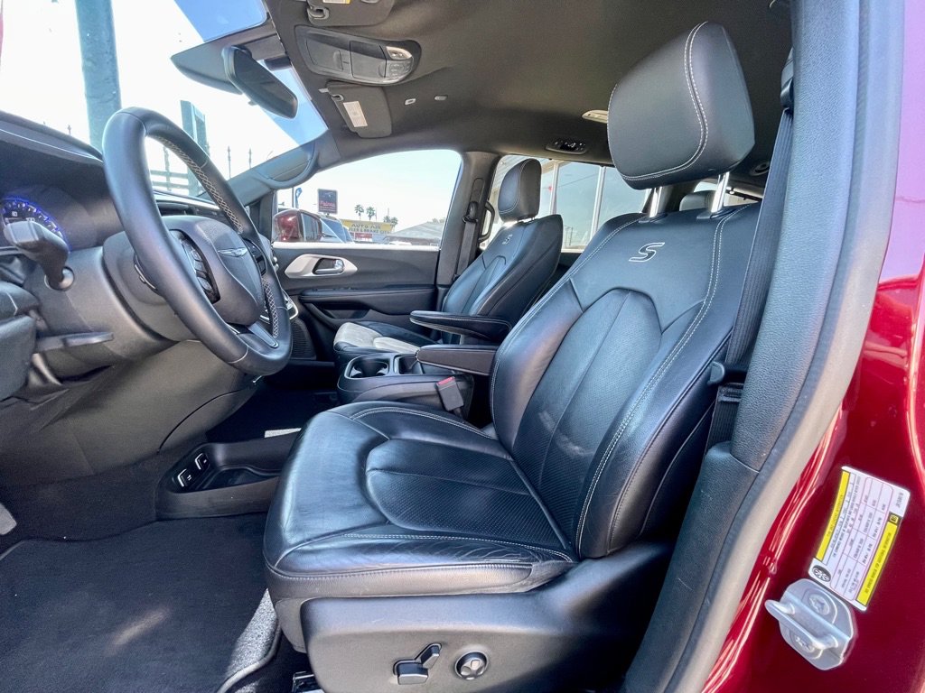 Used 2018 Chrysler Pacifica Touring-L w/ Premium Audio Group FWD image 12