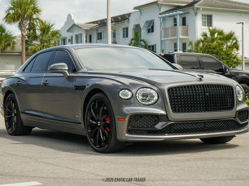 Used 2022 Bentley Flying Spur Plug-In Hybrid image 12