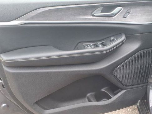 Certified 2023 Jeep Grand Cherokee L Limited AWD/4WD image 8