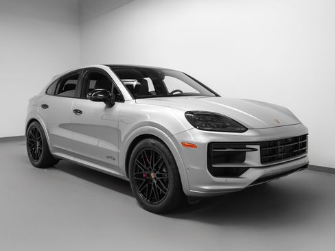 Certified 2025 Porsche Cayenne GTS AWD/4WD image 10