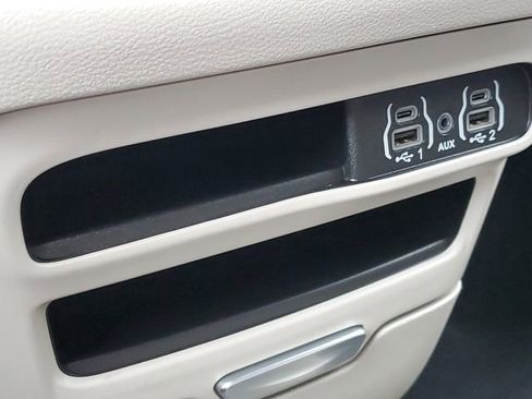 Used 2024 Chrysler Pacifica Touring-L image 20