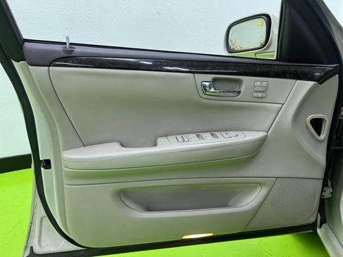 Used 2010 Cadillac DTS FWD image 16