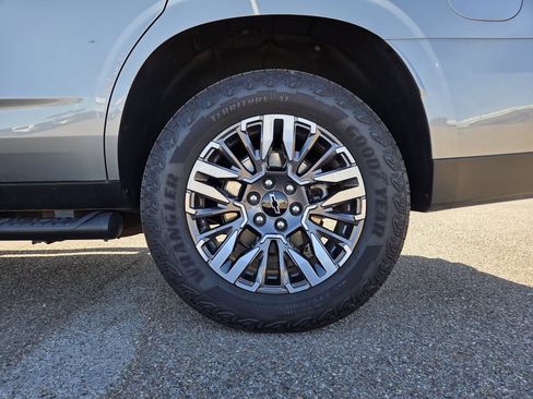 Used 2025 Chevrolet Tahoe Z71 image 9