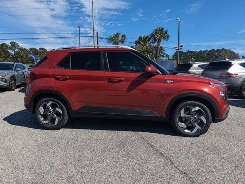 Certified 2025 Hyundai Venue SEL image 2