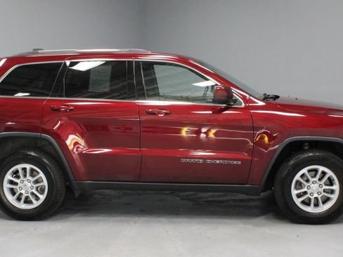 Used 2020 Jeep Grand Cherokee Laredo AWD/4WD image 11