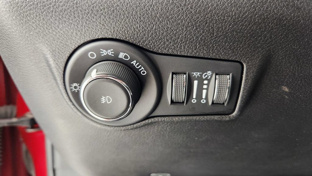 Used 2025 Jeep Compass Limited AWD/4WD image 20