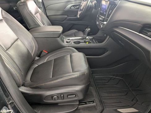 Used 2020 Chevrolet Traverse Premier image 36