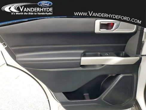 Used 2021 Ford Explorer Limited image 11