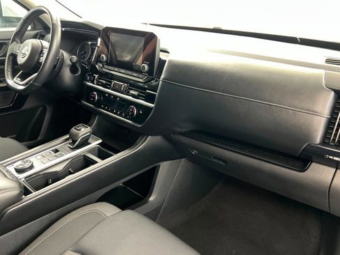 Used 2025 Nissan Pathfinder SV AWD/4WD image 25