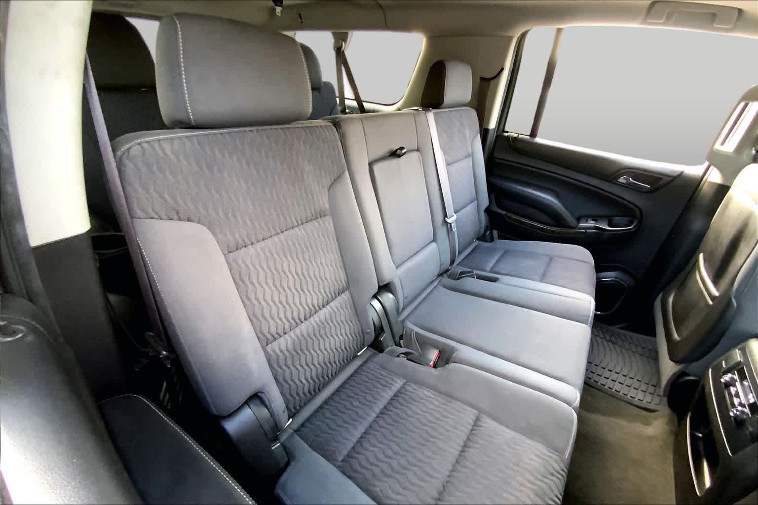 Used 2015 Chevrolet Suburban LS RWD image 19