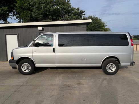 Used 2022 Chevrolet Express 3500 LT w/ LT Preferred Equipment Group RWD image 2