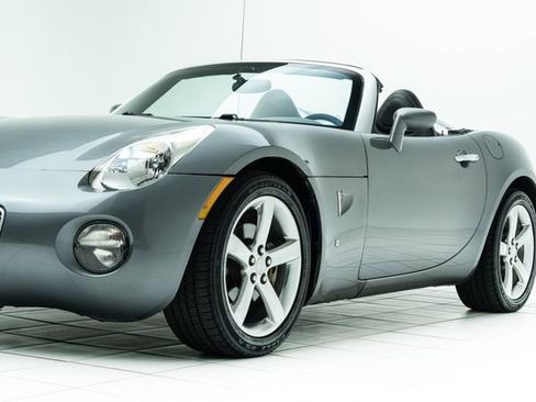 Used 2007 Pontiac Solstice Roadster w/ Premium Package image 9