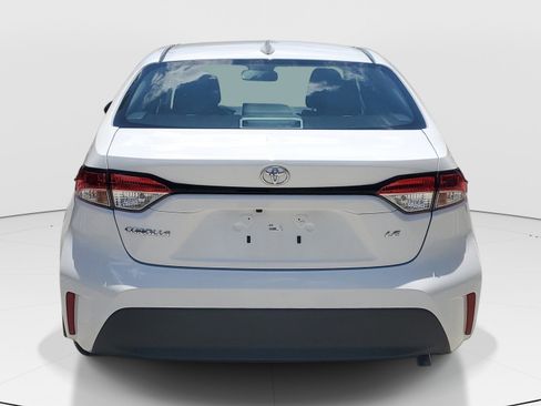 Used 2025 Toyota Corolla LE FWD image 4