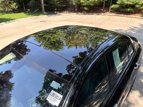 Used 2018 Mercedes-Benz E 400 4MATIC Sedan image 4