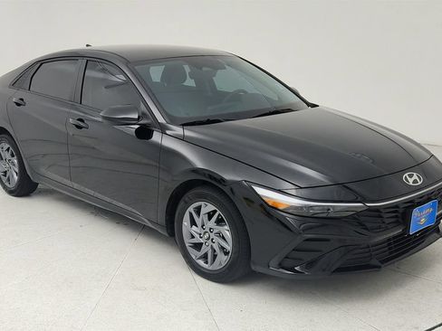 Used 2024 Hyundai Elantra SEL FWD image 1