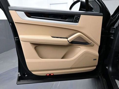 Certified 2024 Porsche Cayenne image 7