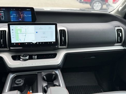 Used 2025 Ford Expedition Active image 16