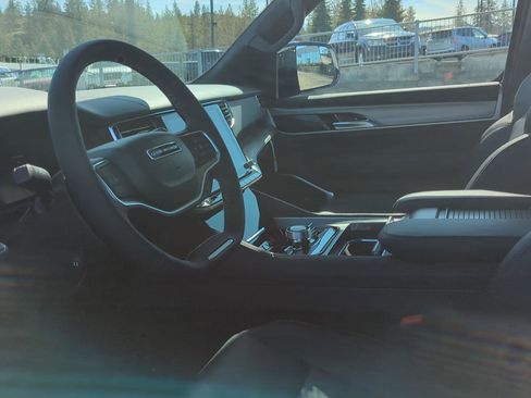 New 2026 Jeep Grand Wagoneer Limited AWD/4WD image 19