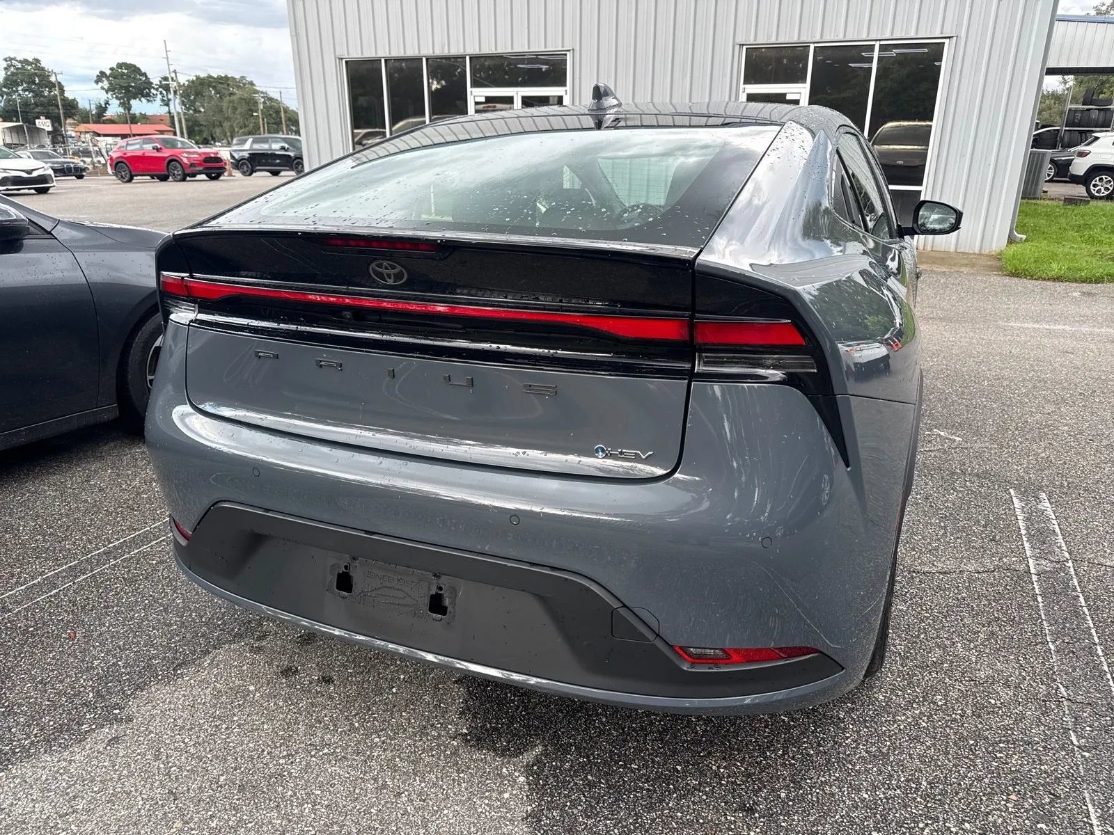 Used 2025 Toyota Prius LE FWD image 8