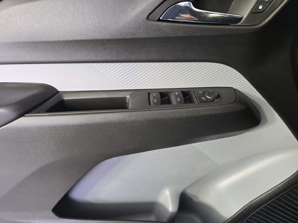 New 2027 Chevrolet Bolt LT w/ Comfort Package FWD image 23