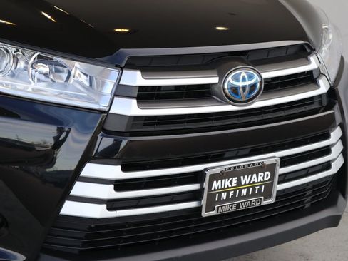 Used 2019 Toyota Highlander XLE image 12