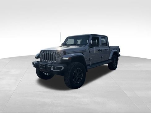 Used 2020 Jeep Gladiator Overland image 2
