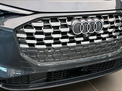 Certified 2025 Audi Q5 Prestige image 31