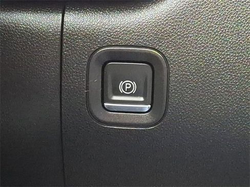 Used 2021 Chevrolet Silverado 1500 LT image 24