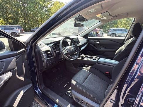 Certified 2025 Nissan Rogue SV AWD/4WD image 18