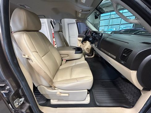 Used 2008 GMC Sierra 1500 SLE w/ Sierra NFL Edition RWD image 34