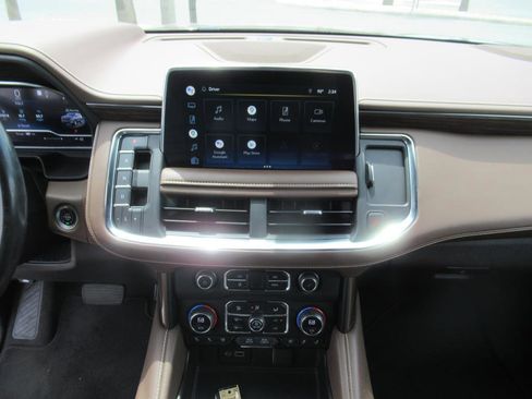 Used 2022 Chevrolet Suburban High Country image 19