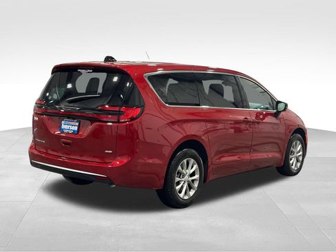 New 2027 Chrysler Pacifica Select AWD/4WD image 7