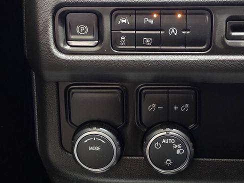 Used 2023 Chevrolet Suburban LT w/ Luxury Package image 34