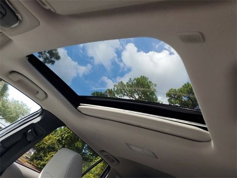 Used 2022 Toyota Corolla Cross LE image 22