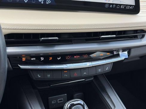 Used 2024 Cadillac XT4 Premium Luxury w/ Technology Package AWD/4WD image 24