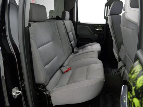 Used 2019 Chevrolet Silverado 1500 Custom w/ Custom Convenience Package AWD/4WD image 18
