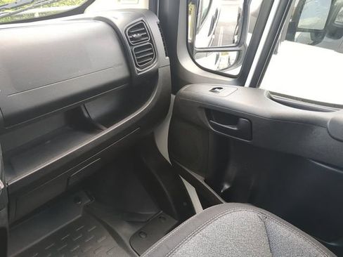 Used 2025 RAM ProMaster 2500 w/ U-Haul Equipment Group FWD image 18