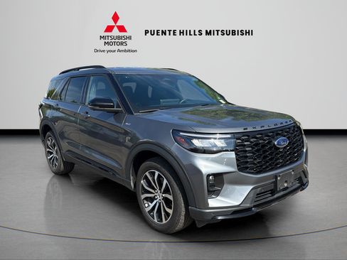 Used 2025 Ford Explorer ST-Line AWD/4WD image 3