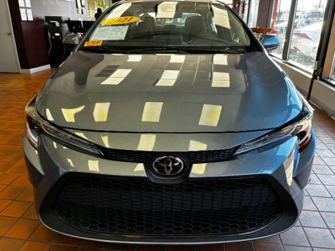 Used 2021 Toyota Corolla LE image 5