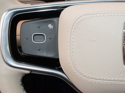Used 2024 Lincoln Nautilus Premier AWD/4WD image 23