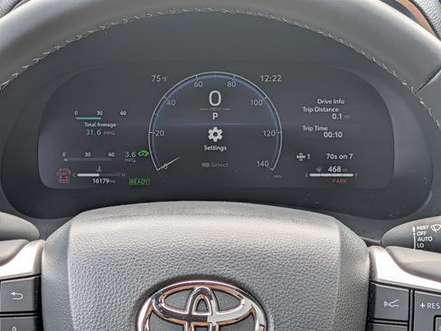 Used 2024 Toyota Highlander Platinum AWD/4WD image 21