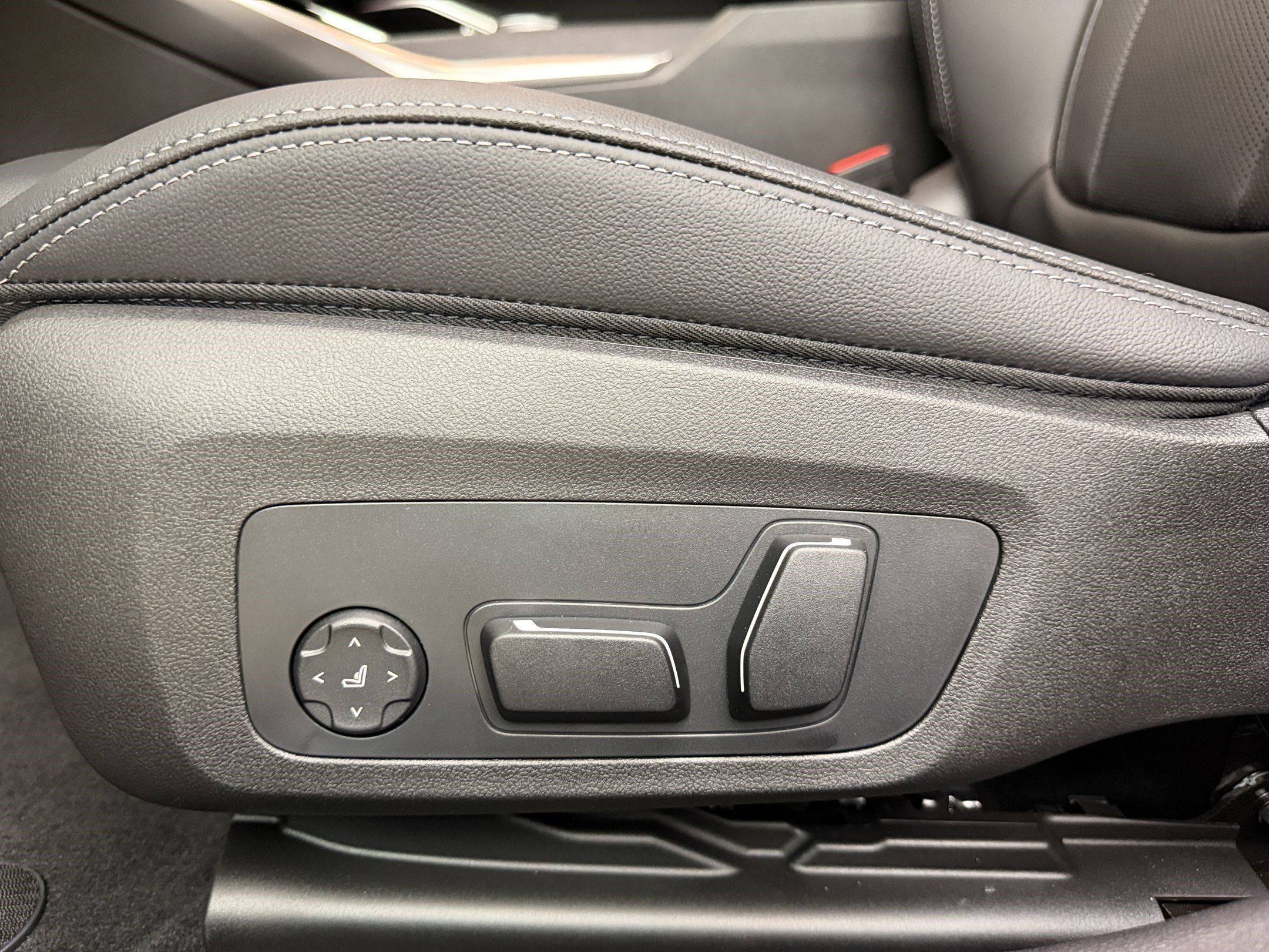 New 2026 BMW 330i Sedan w/ Convenience Package RWD image 15