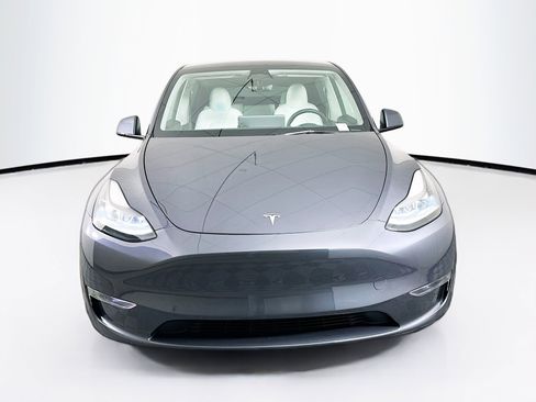 Used 2023 Tesla Model Y Long Range image 2